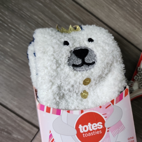 Holiday hair accessories and fuzzy socks  gift bundle - Picture 8 of 16